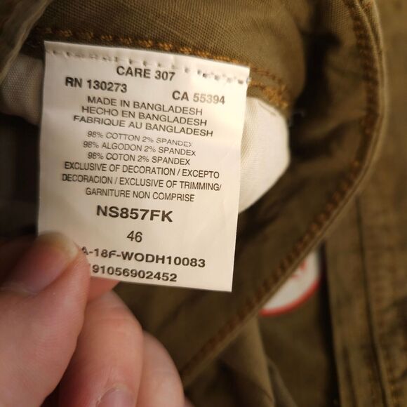 NWT Wrangler Men's 46 Tan Relaxed Fit Knee Length Tech Pocket Shorts - Picture 5 of 8